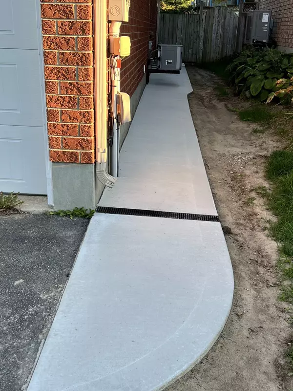 19 Breesegarden LN, Guelph, ON N1E 7H1