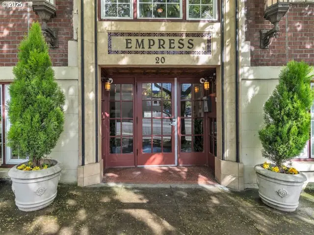 20 NW 16TH AVE #8, Portland, OR 97209