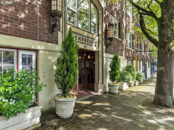 Portland, OR 97209,20 NW 16TH AVE #8