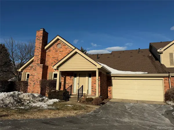 11 Oxford CT, Dearborn, MI 48124