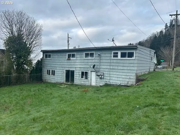 306 8TH ST, Garibaldi, OR 97118