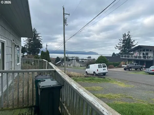 306 8TH ST, Garibaldi, OR 97118