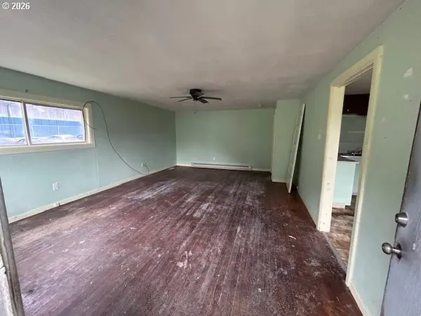 306 8TH ST, Garibaldi, OR 97118