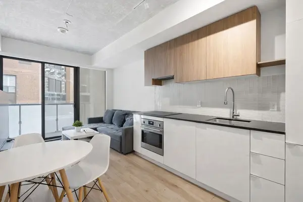 Toronto C10, ON M4P 0C9,161 Roehampton AVE #322