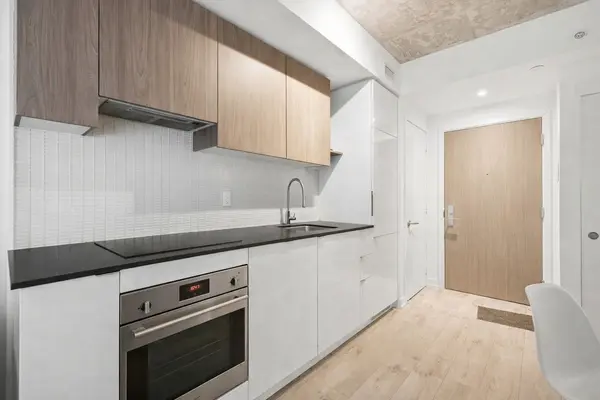 Toronto C10, ON M4P 0C9,161 Roehampton AVE #322