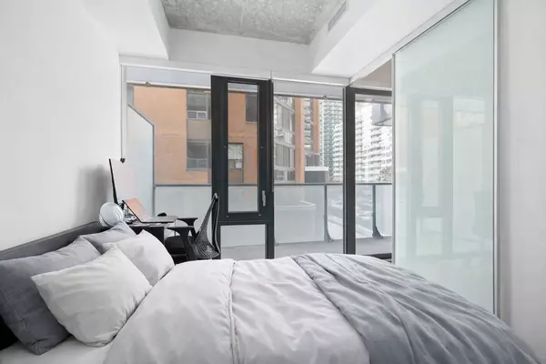 Toronto C10, ON M4P 0C9,161 Roehampton AVE #322