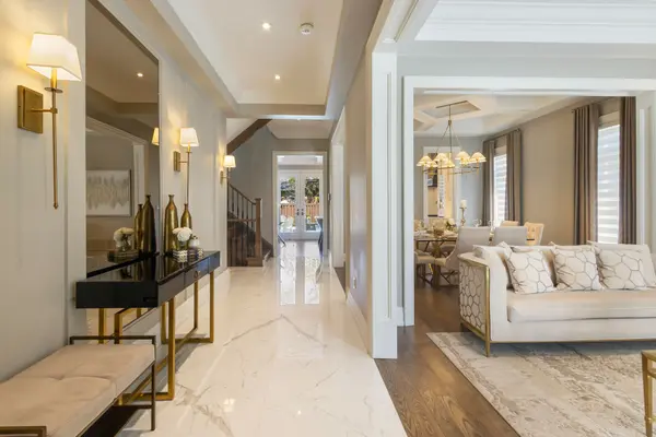 5 Storey CRES, Toronto W08, ON M9B 3C7