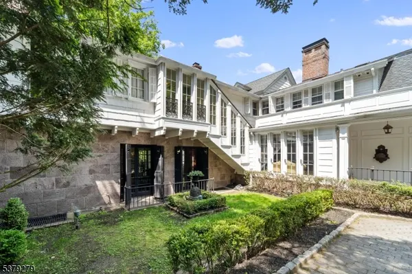 9 E Saddle River Rd, Saddle River Boro, NJ 07458