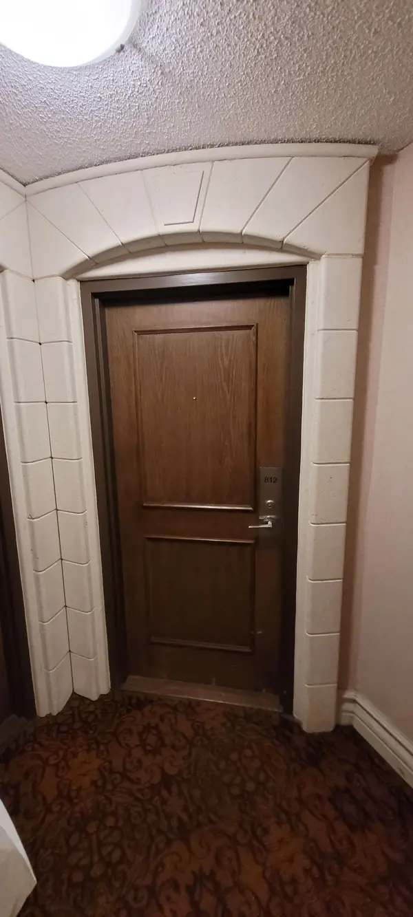 7 Lorraine DR #812, Toronto C07, ON M2N 7H2