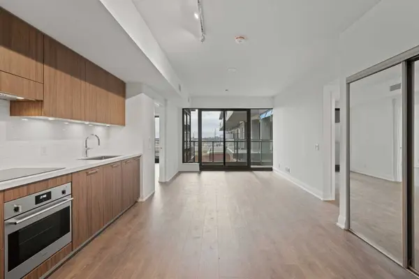 Toronto C11, ON M4G 0C9,33 Frederick Todd WAY #812