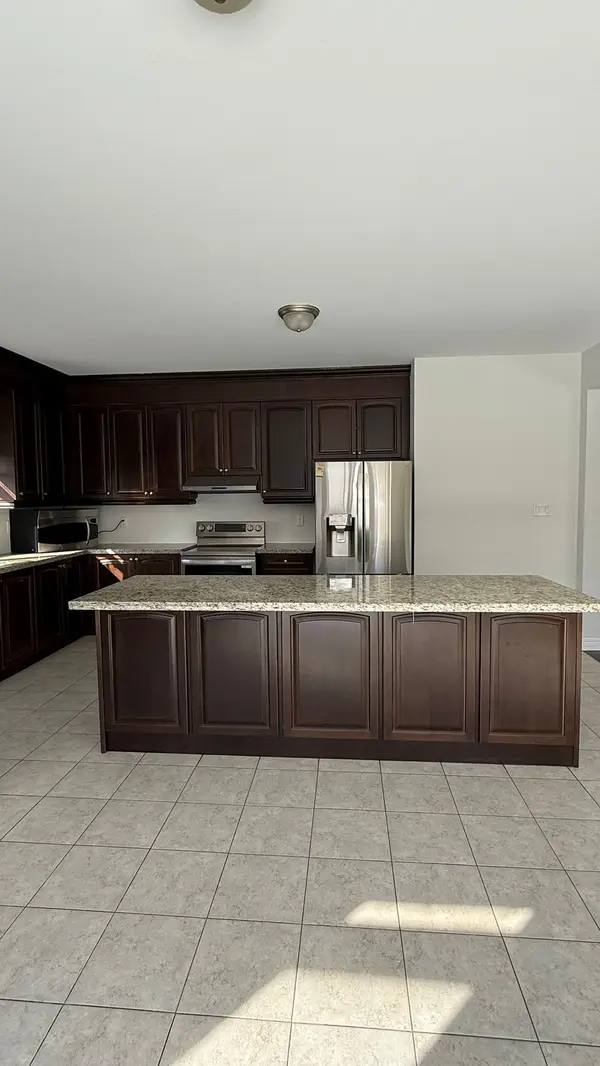 Brampton, ON L6Y 2Z8,29 Attraction DR