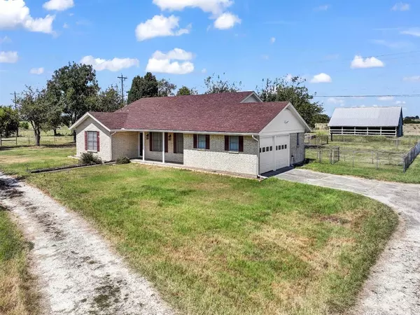 5108 Woodard Avenue, Cleburne, TX 76033