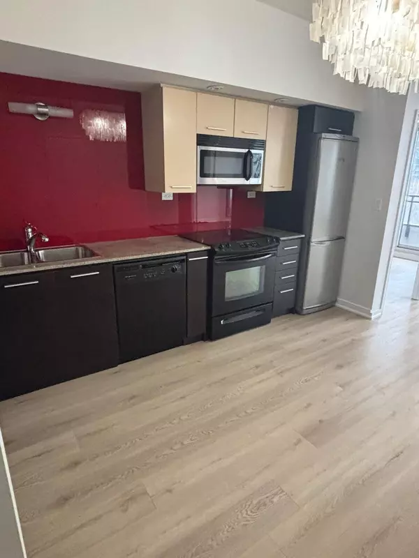 Toronto C01, ON M5V 3Z5,8 Telegram Mews #707