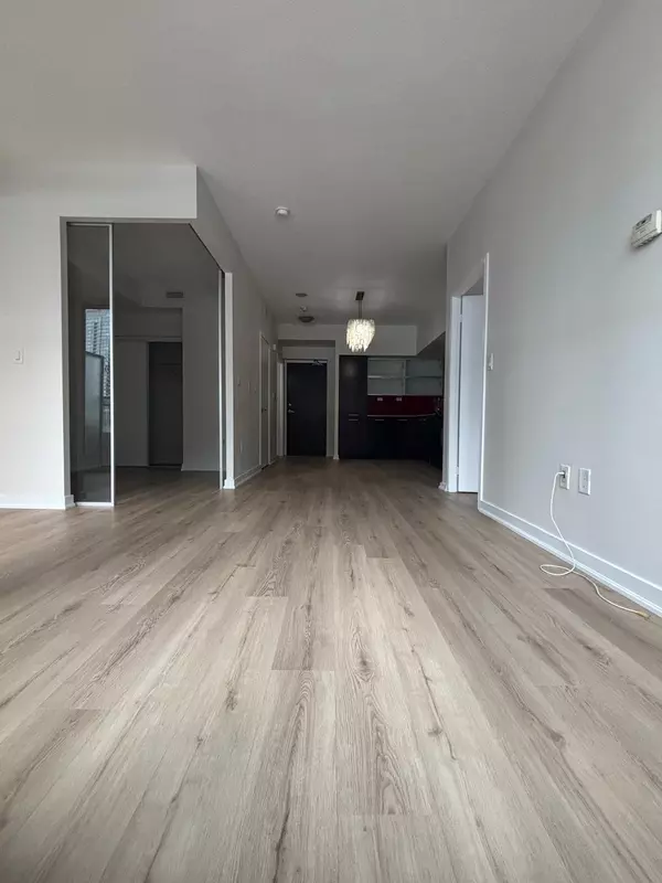 Toronto C01, ON M5V 3Z5,8 Telegram Mews #707