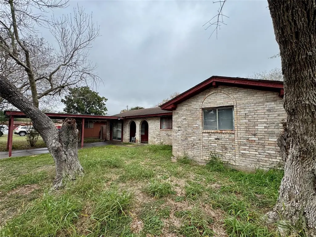703 Hereford Drive, Beeville, TX 78102