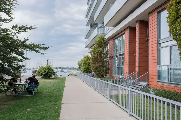 90 Stadium RD #Th 118, Toronto C01, ON M5V 3W5