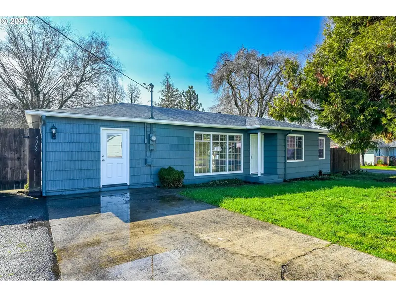 3069 W SHERWOOD AVE, Roseburg, OR 97471