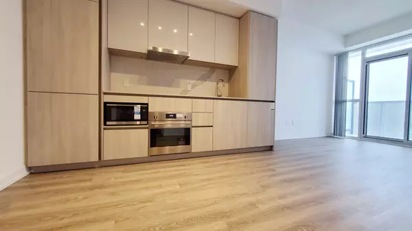 Vaughan, ON L4K 0R2,8 Interchange WAY #5805