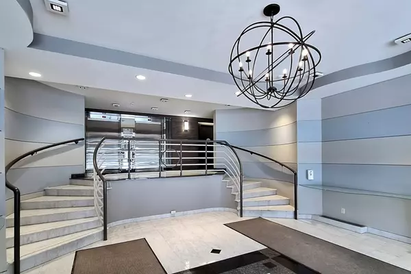 Barrie, ON L4N 7R6,75 Ellen ST #1012