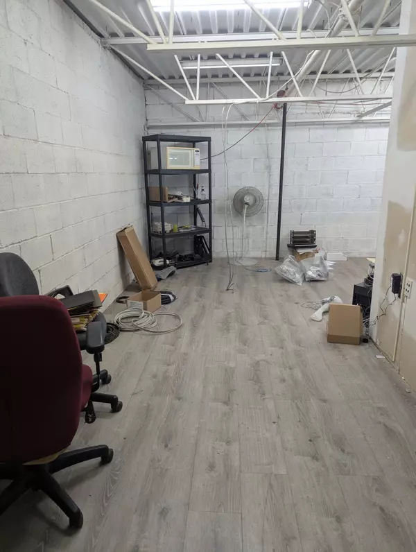 Barrie, ON L4N 9A7,25 Saunders RD #9