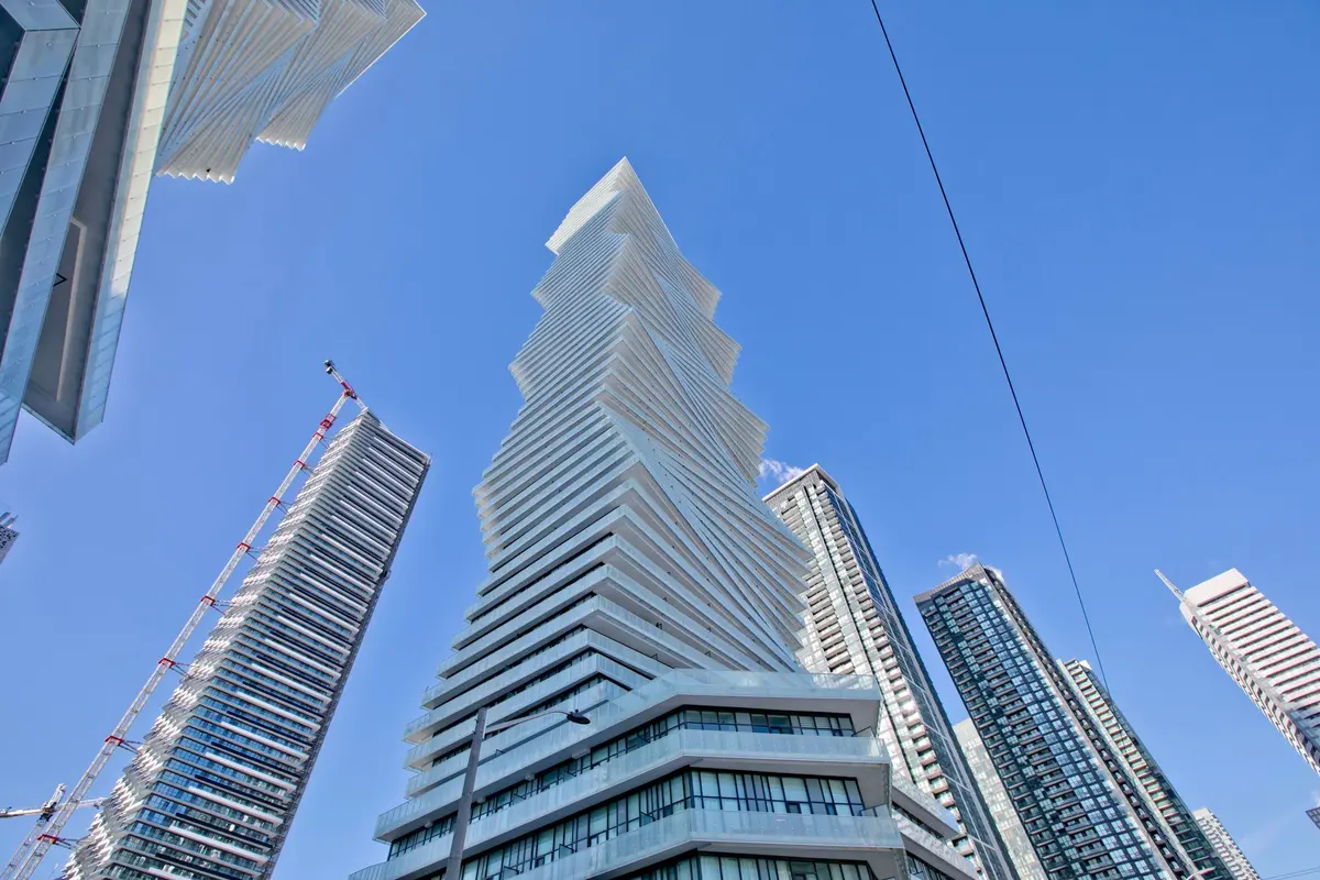 Mississauga, ON L5B 0M3,3900 Confederation Pkwy #2907