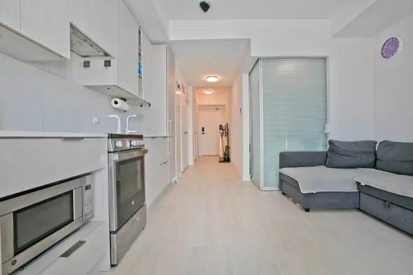 Mississauga, ON L5B 0M3,3900 Confederation Pkwy #2907