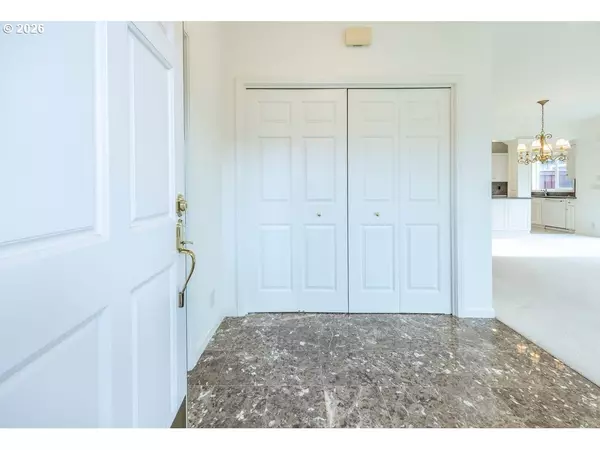 Eugene, OR 97408,3329 LAKE WOOD DR