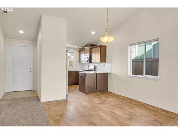 Dallas, OR 97338,578 SE LINES ST