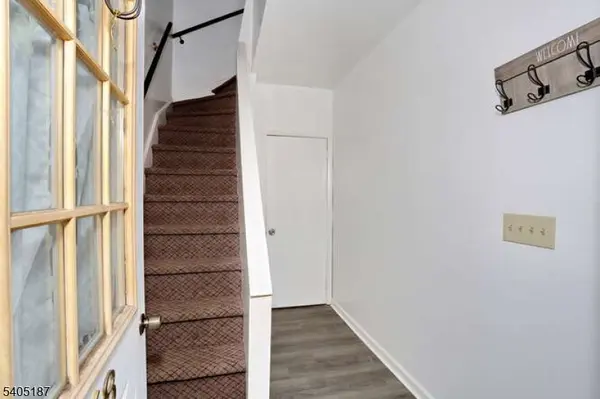 68 Mohawk Ave, Hawthorne Boro, NJ 07506