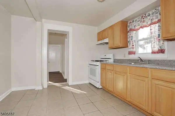 68 Mohawk Ave, Hawthorne Boro, NJ 07506