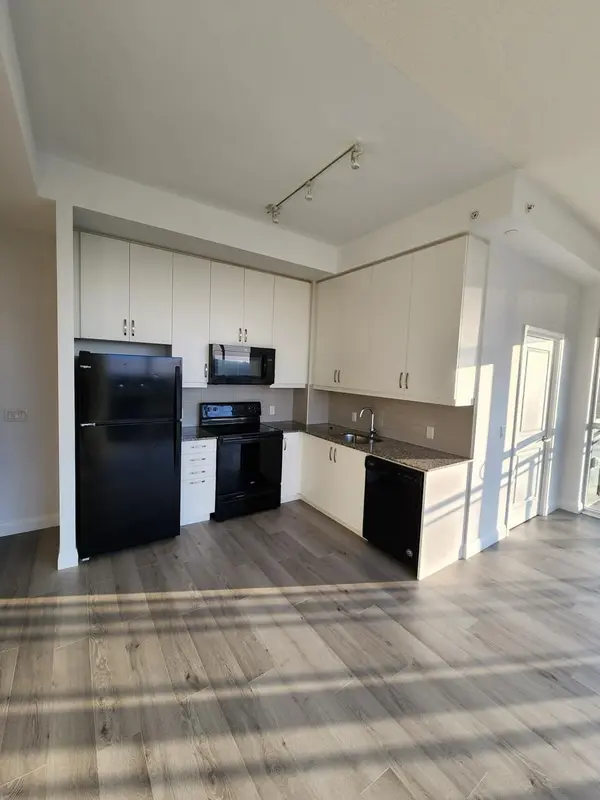 30 Meadowglen PL #2605, Toronto E09, ON M1G 0A6