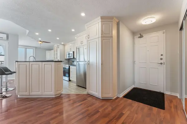 158A McArthur AVE #PH4, Vanier And Kingsview Park, ON K1L 7E7