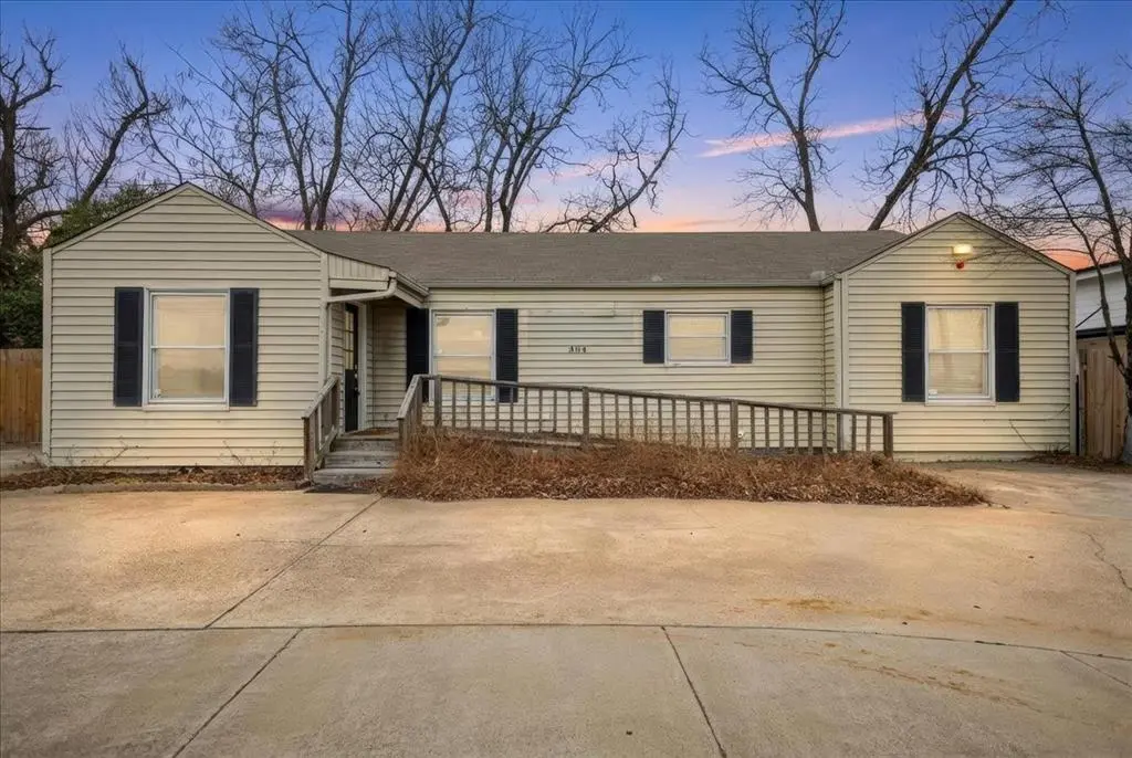 304 N Main Highway, Lindale, TX 75771