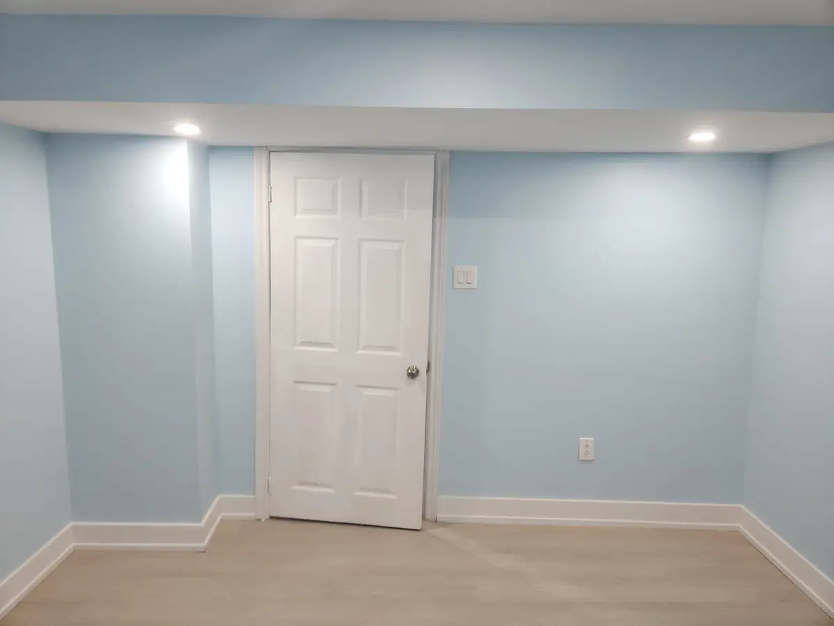 1056 Suddard AVE, Oshawa, ON L1L 0V5