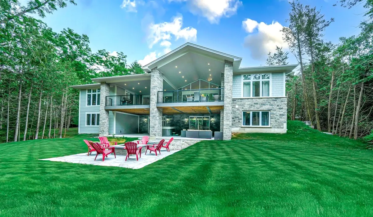 Lambton Shores, ON N0M 1T0,10224 LAKEVIEW AVE