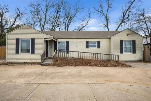 304 N Main Highway, Lindale, TX 75771