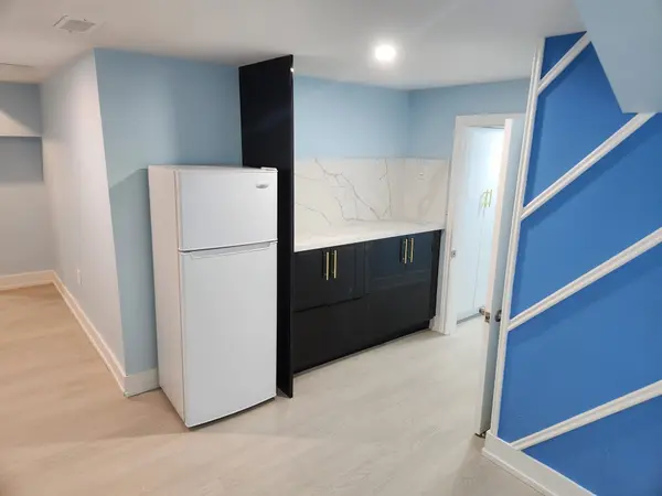 1056 Suddard AVE, Oshawa, ON L1L 0V5