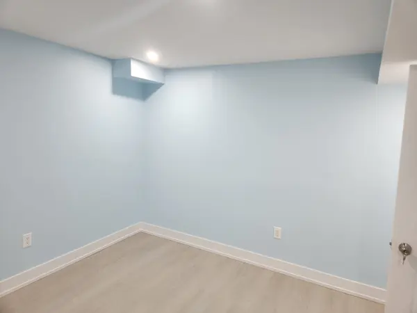 1056 Suddard AVE, Oshawa, ON L1L 0V5