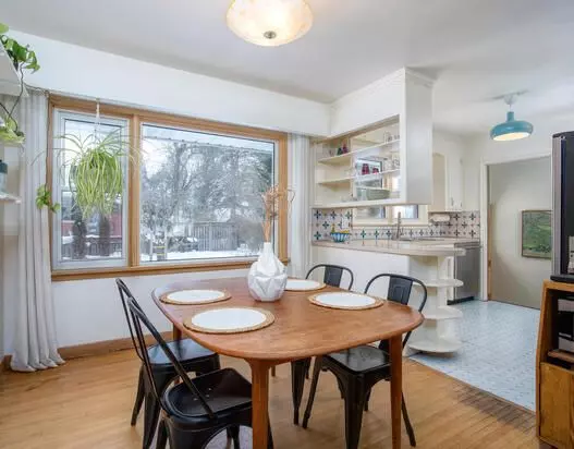 Guelph, ON N1E 1L7,15 GLADSTONE AVE