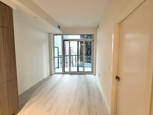 Toronto C10, ON M4P 1V7,110 Broadway AVE #2604S