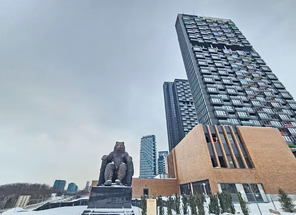 Toronto C13, ON M3C 0S4,1 Quarrington LN #1402