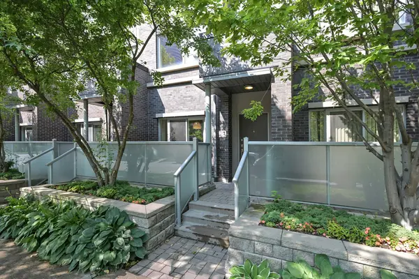 Toronto E07, ON M1S 0L2,315 Village Green SQ #50