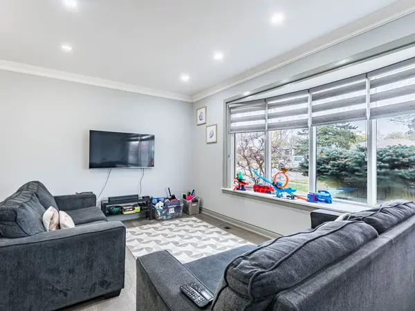 Brampton, ON L6T 2T3,38 Aintree CRES