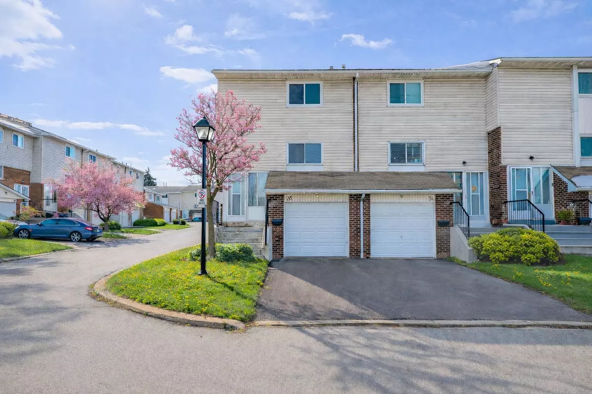 Brampton, ON L6T 3Z1,35 Franklin CT