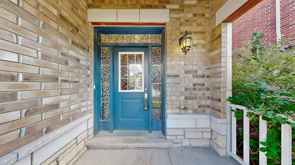 Aurora, ON L4G 0W2,138 Crane ST