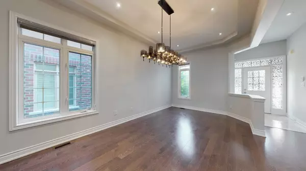 Aurora, ON L4G 0W2,138 Crane ST