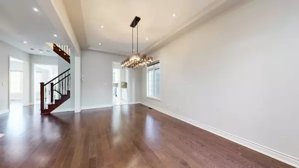 Aurora, ON L4G 0W2,138 Crane ST