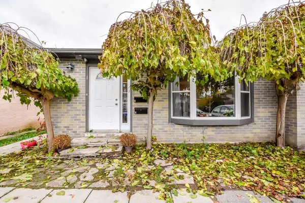 75 Bernick DR, Barrie, ON L4M 5C1