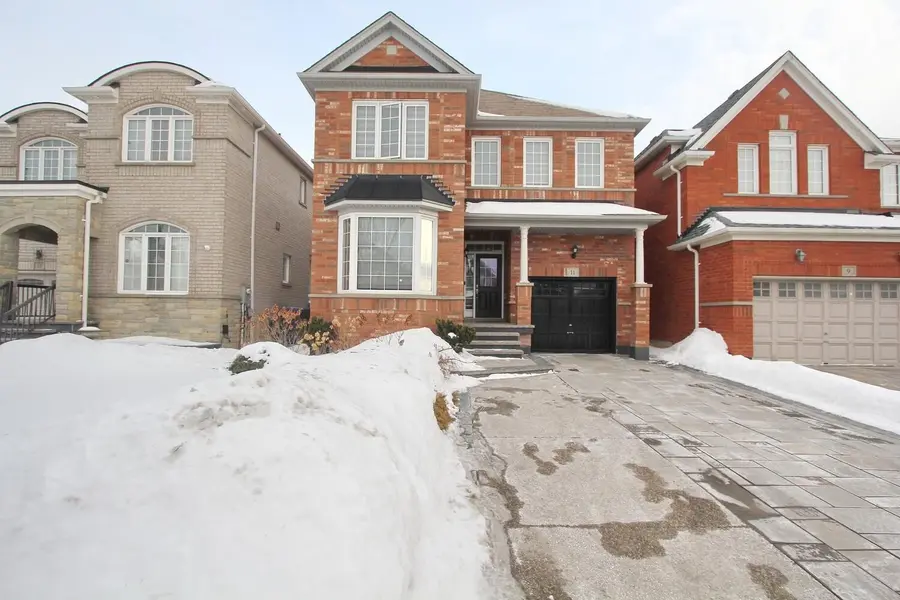11 Bluffmeadow ST, Brampton, ON L6P 3K3