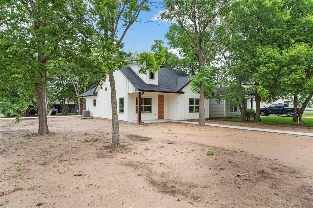 600 Arthur Street, Mcgregor, TX 76657